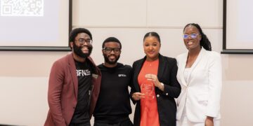 Busayo Ladapo holds Smart Start Top Venture Award at Black Founders Network Demo Day