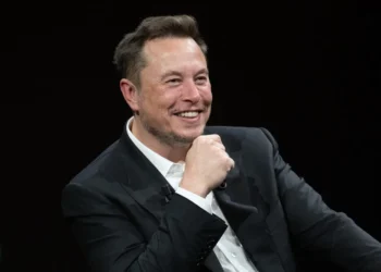 Elon Musk Accuses Jeff Bezos of Copying as AI Rivalry Escalates